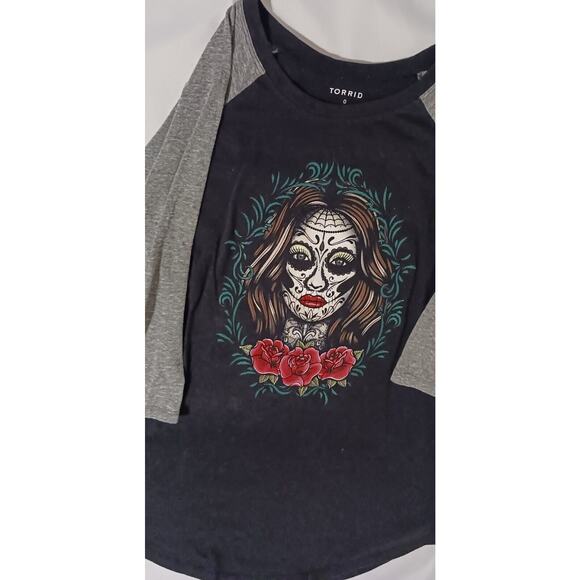 Torrid Classic Fit Day of the Dead Ladies Sz 0 Black 3/4 Sleeve Raglan T-Shirt - Picture 2 of 9